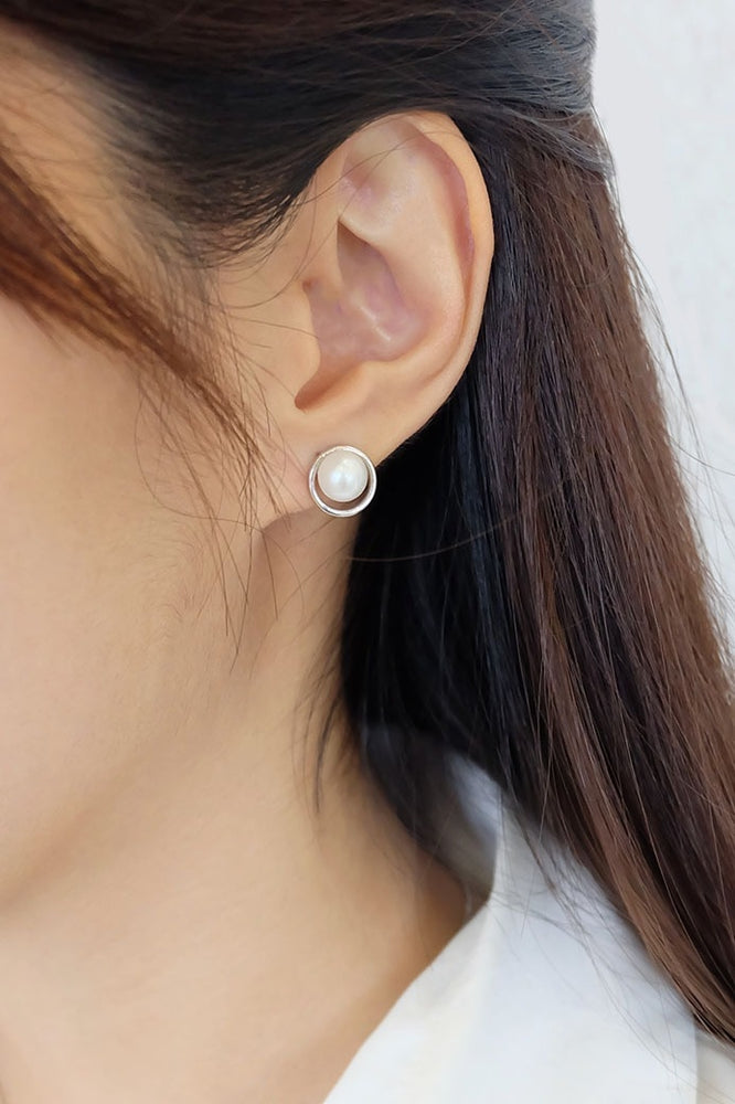Venus Pearl Stud Earrings